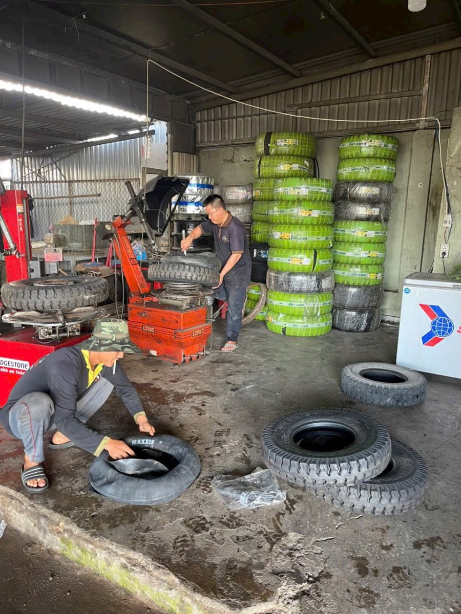 Tại Sao Lốp Xe Lại  Bị Nổ?